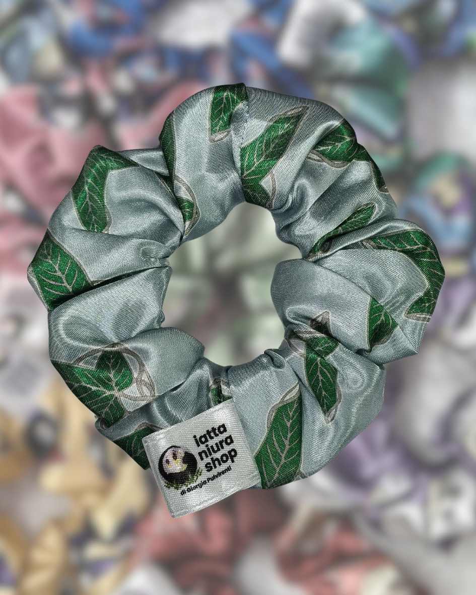 Scrunchie in raso a tema (Foglia Piccolo Popolo) - Artigianale