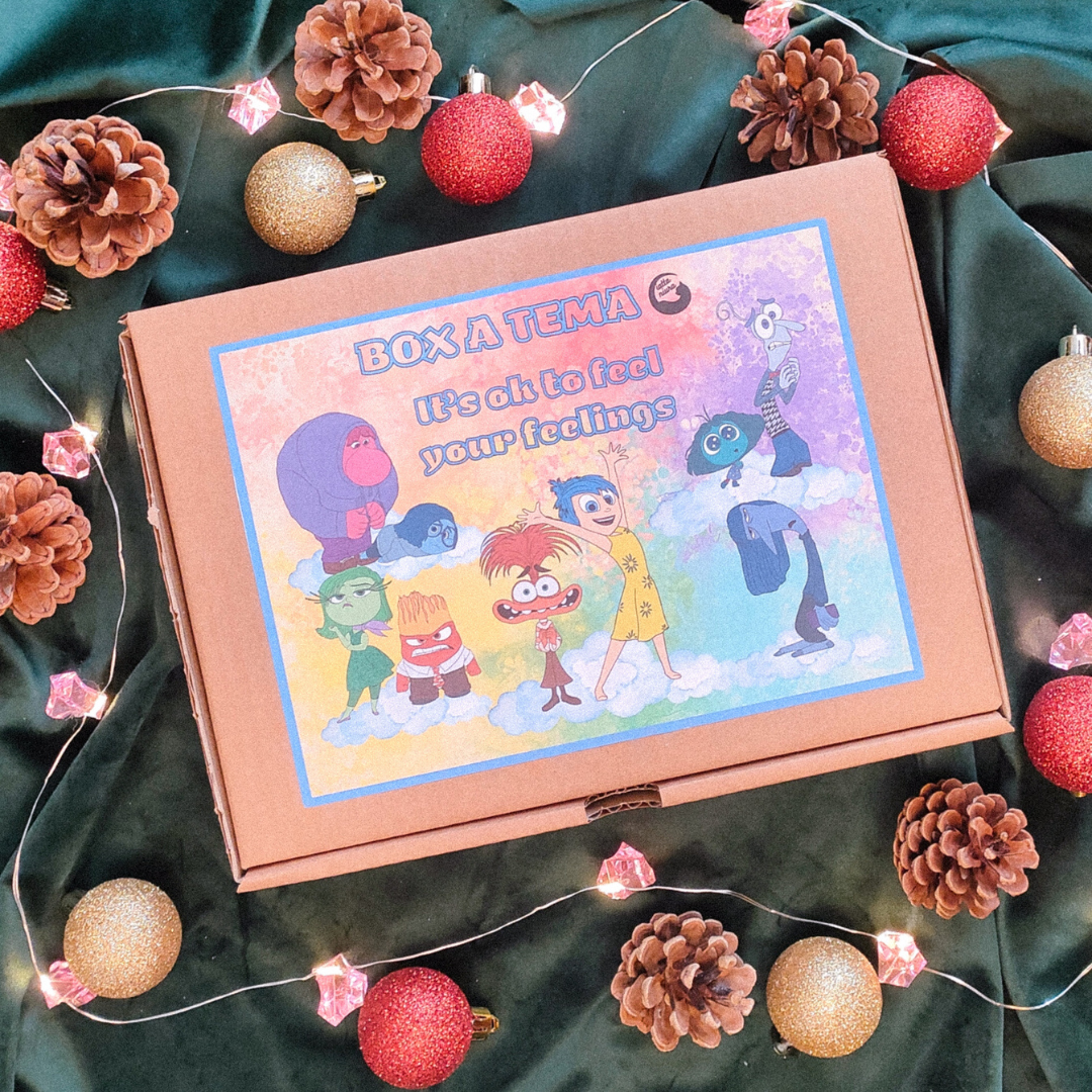 Set completo articoli artigianali emozioni colorate astuccio shopper portachiavi