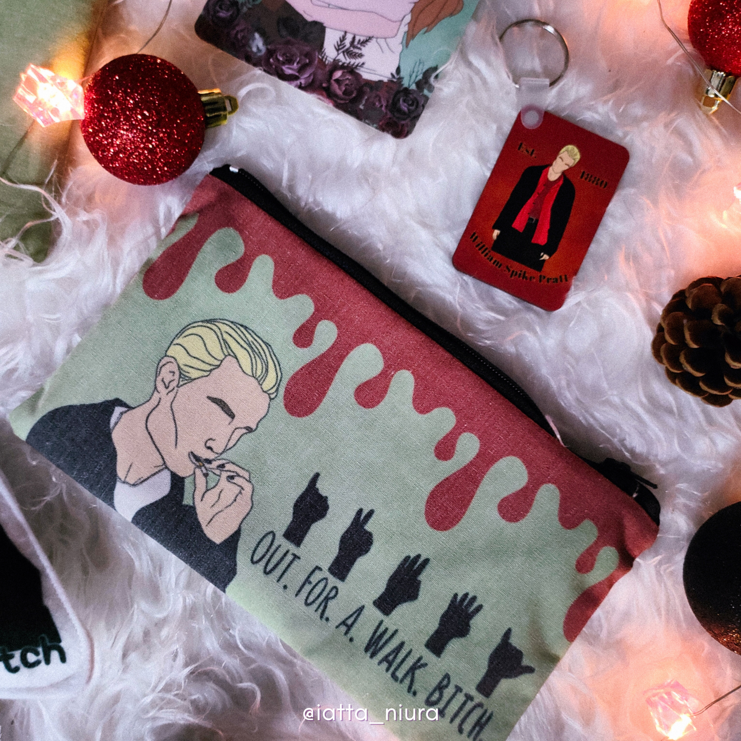 Astuccio artigianale cucito a mano tema vampiro ribelle