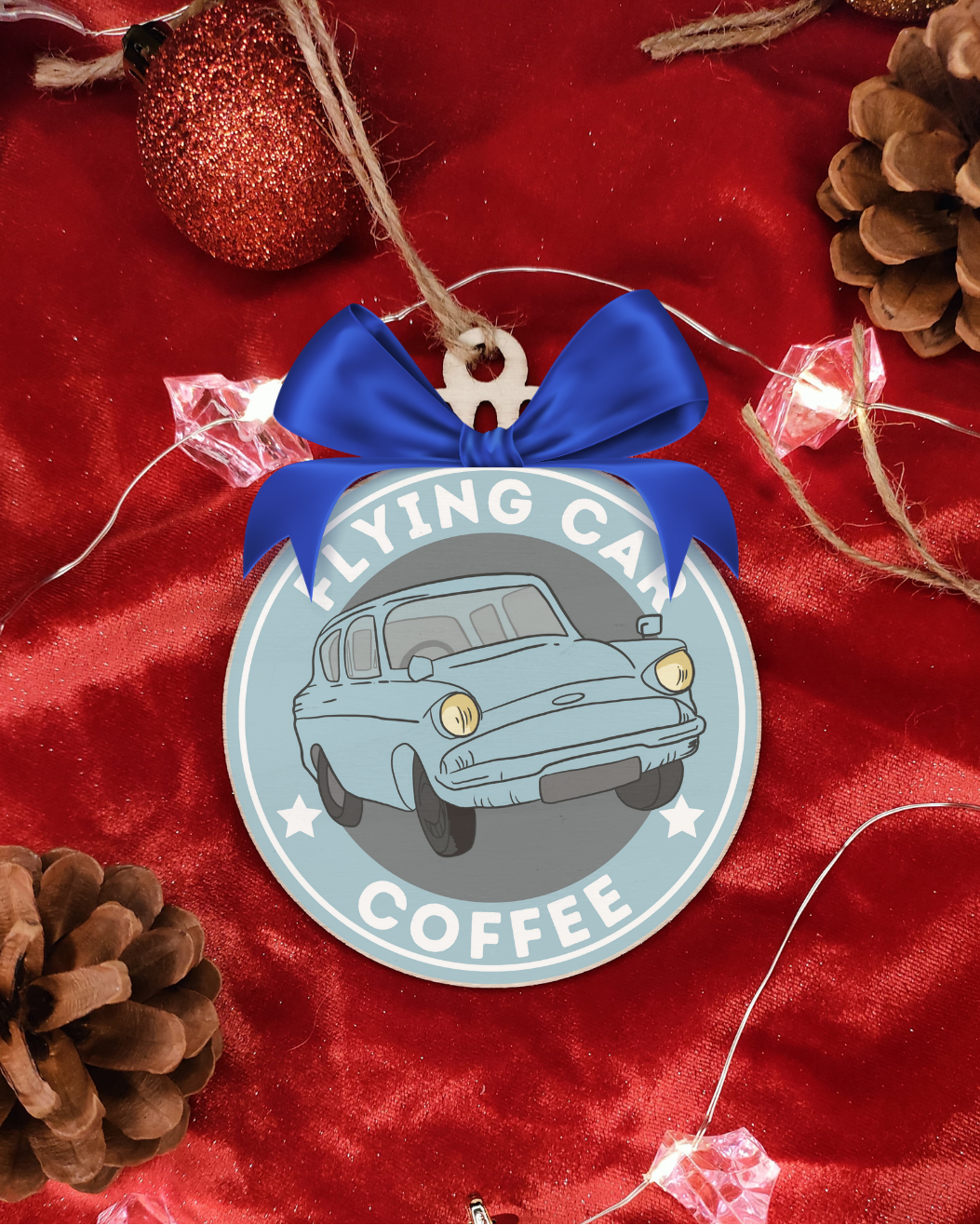 Sfera natale legno artigianale con auto volante magica tema fantasy