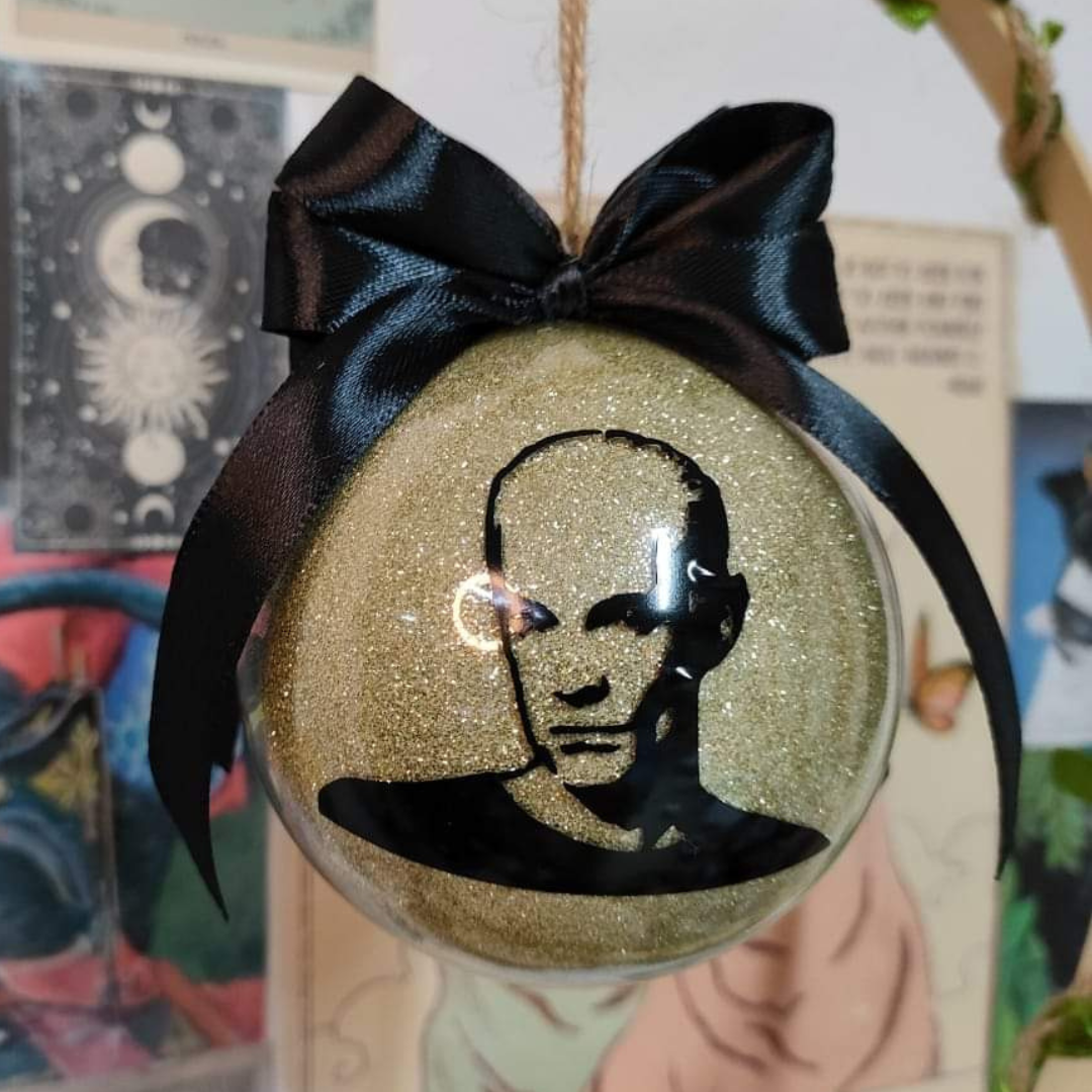 Sfera natale artigianale vampiro biondo ribelle 8cm con frase iconica serie tv