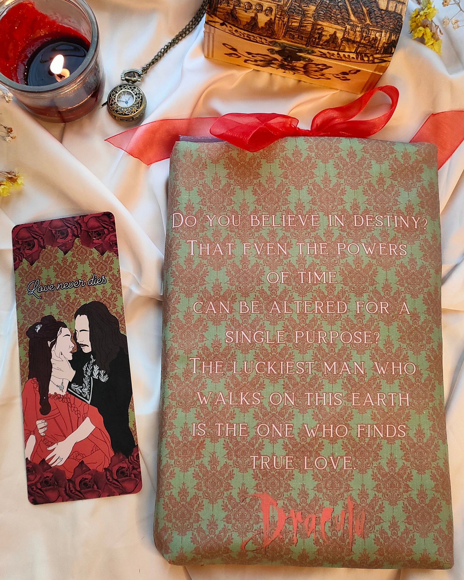 Astuccio libro artigianale cucito a mano tema gotico vampiresco