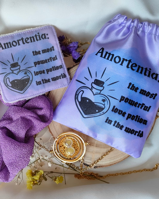 Set beauty artigianale pozione d'amore con sacca dischetto struccante scrunchies