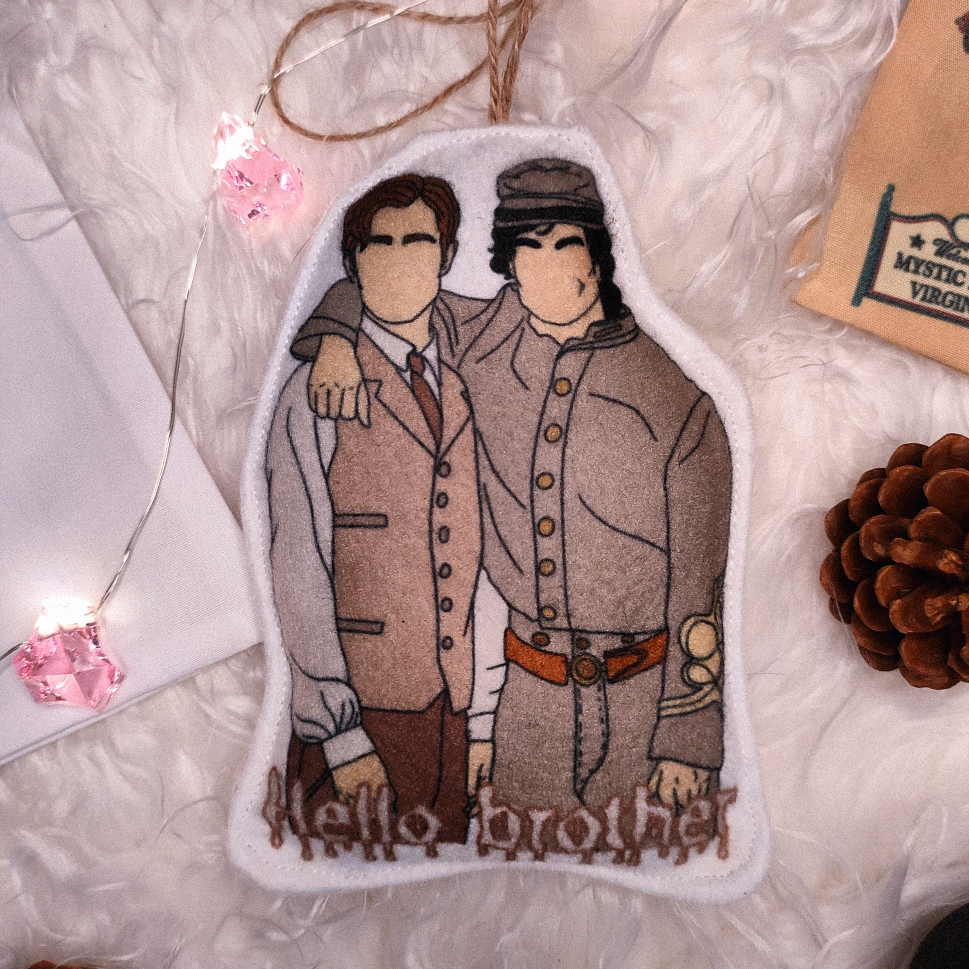 Astuccio artigianale cucito a mano tema fratelli vampiri