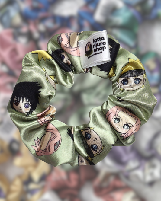 Scrunchie in raso a tema (Naruto Sasuke Sakura) - Artigianale